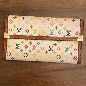 Authenticated Louis Vuitton Vintage wallet.